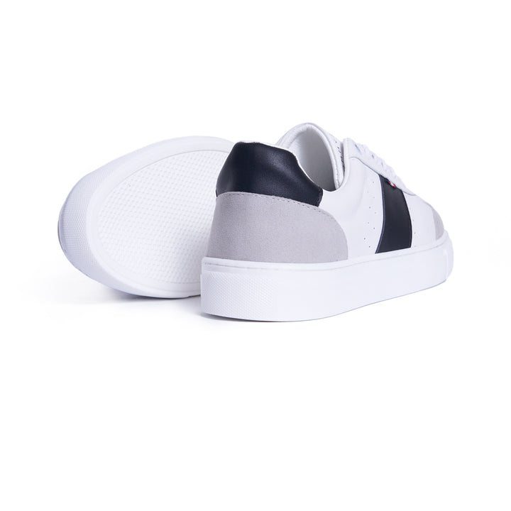 V762L-White حذاء رجالي أبيض من كوكا ستور موديل