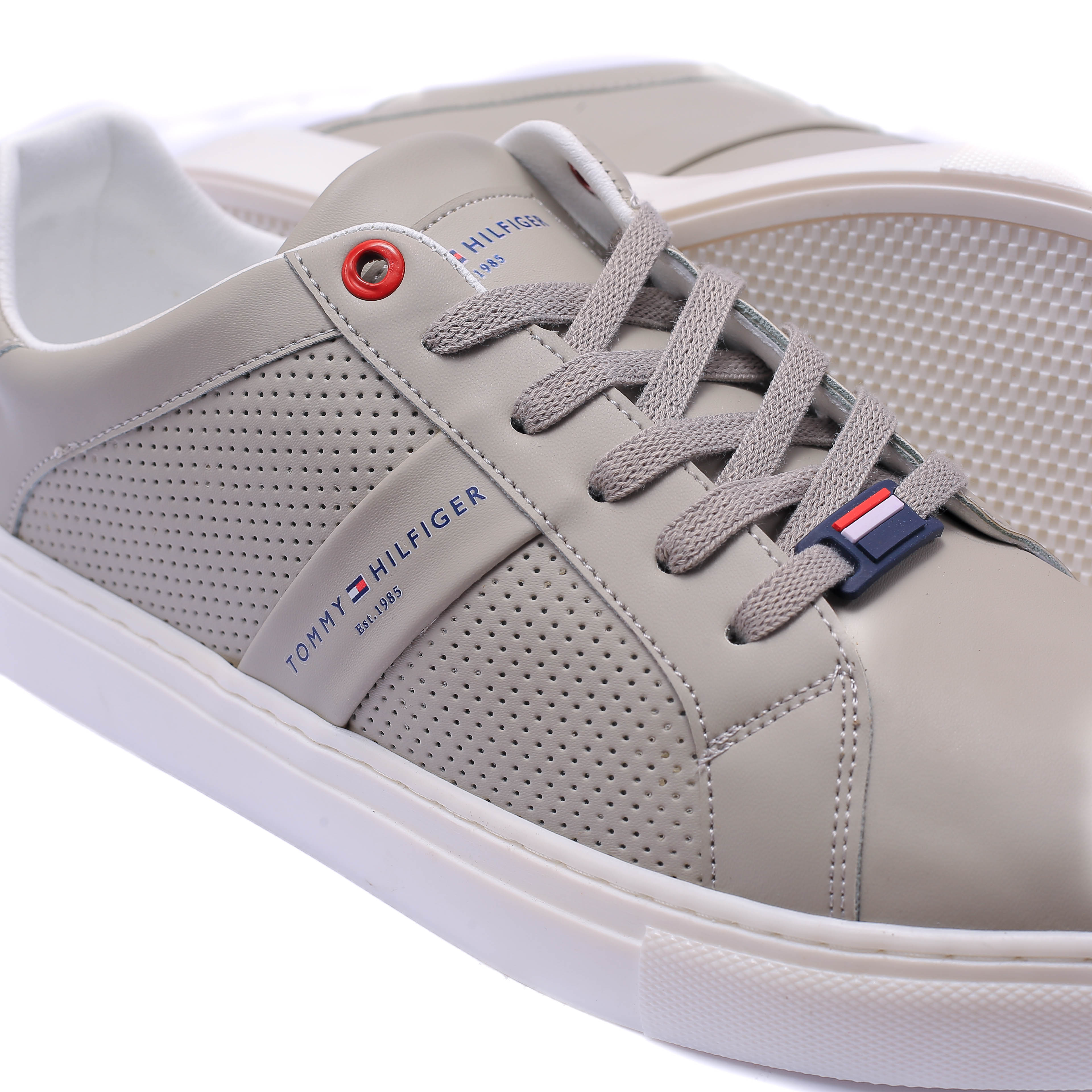 "Men's Fashion Sneaker, Model V999 in Silver – stylish, modern, and made to stand out."