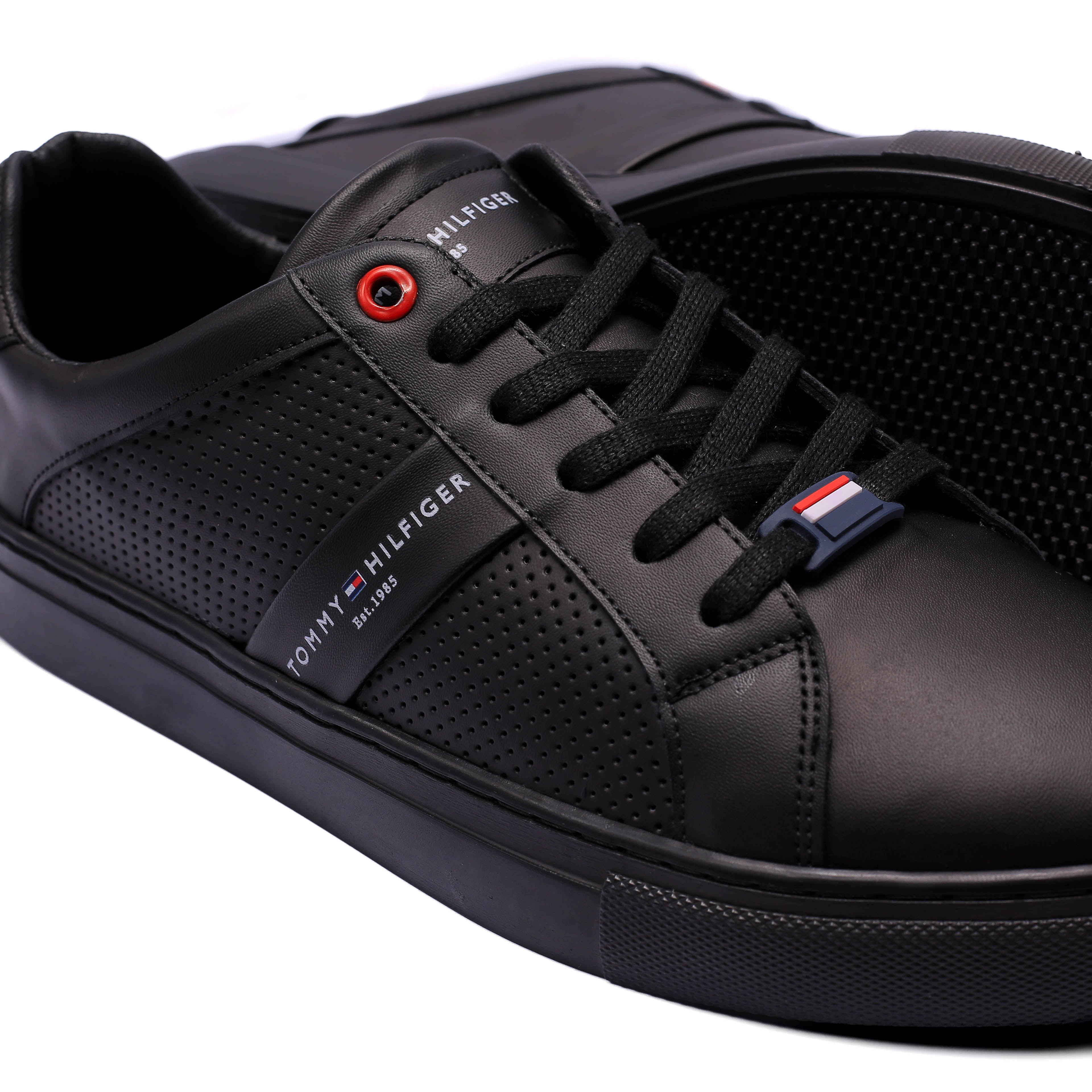 Men's Sleek and Stylish Sneaker model v999 - Black Color